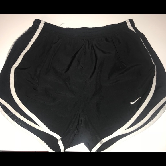 3 pairs of Nike shorts - Picture 3 of 3